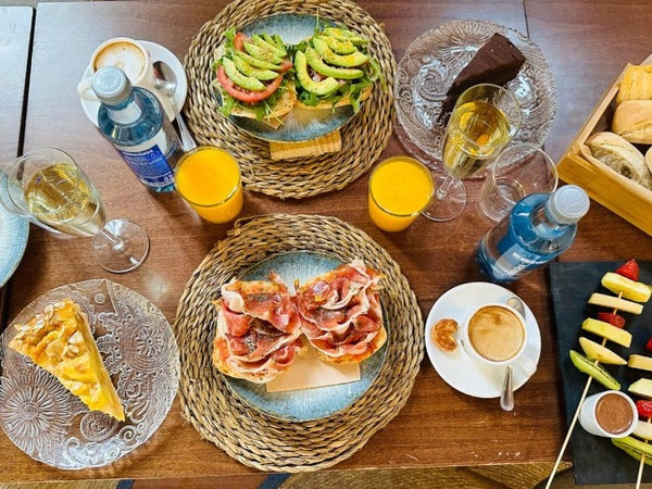 FLORES Y BRUNCH EN CASTILLO DE LA LAGUNA